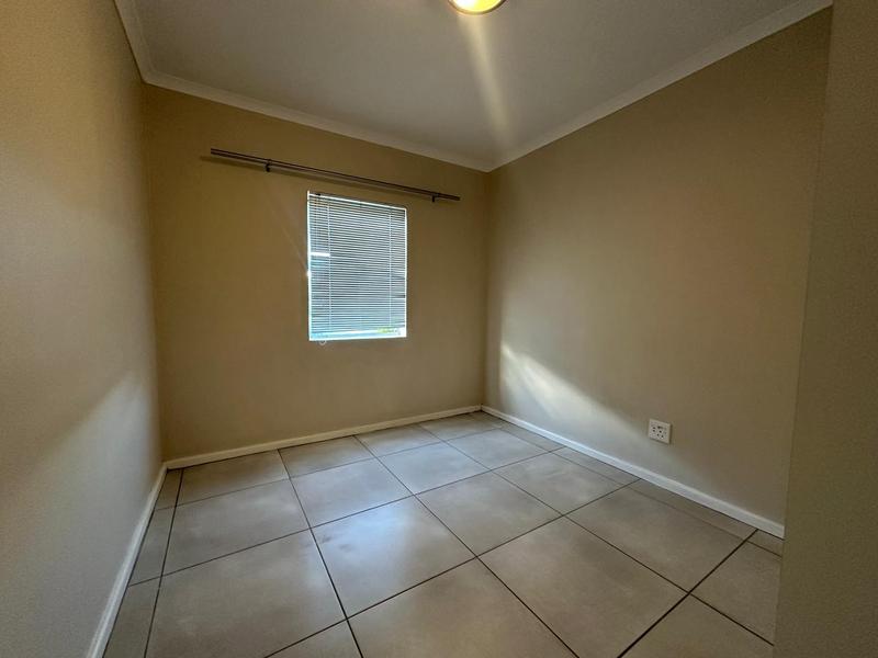 To Let 2 Bedroom Property for Rent in Oakglen Western Cape